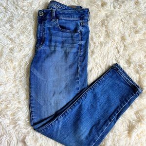 American Eagle high waisted skinny jeans size 8
